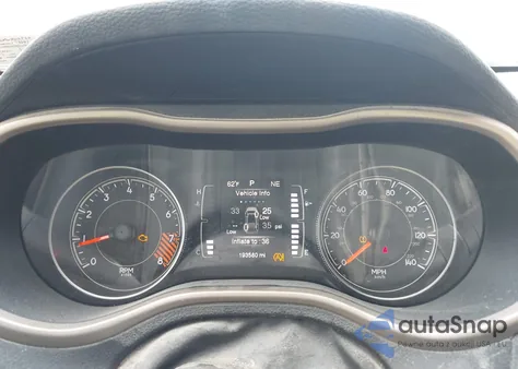 2015 Jeep Cherokee Latitude из США, поврежденный, VIN 1C4PJMCS2FW502580